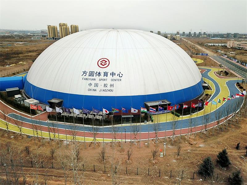 霧霾天，氣膜體育館讓孩子在體育課上“撒歡兒”